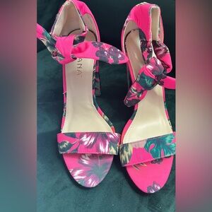 Liliana chunky heel floral sandals 8.5